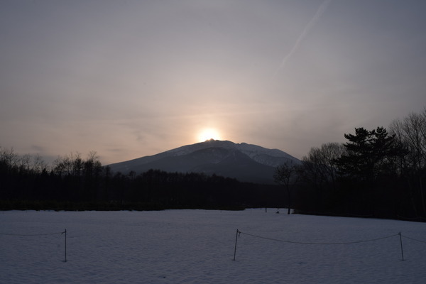 岩木山山頂に沈む夕日（平成28年撮影）