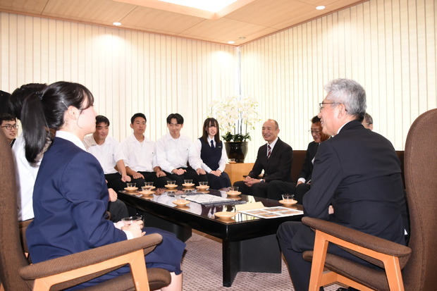 青森県立弘前工業高等学校の市長表敬