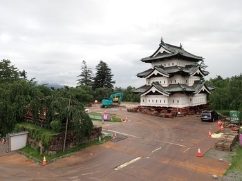 【参考】1次回転前(天守基礎耐震補強工事作業構台から撮影)の画像