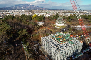 天守、作業構台、岩木山の画像