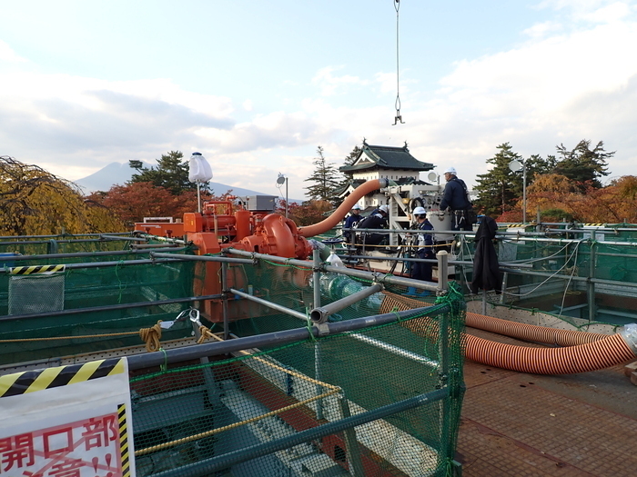 天守基礎耐震補強工事の画像