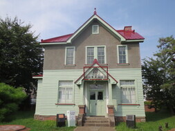 写真：旧制弘前高等学校外国人教師館