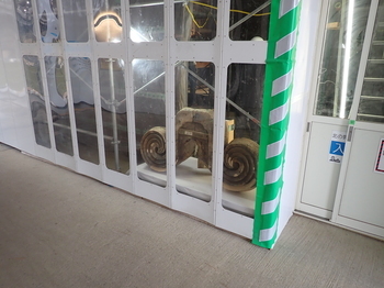 北の郭北門大棟北鬼板の特別展示状況の画像