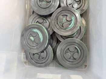 緑青化させた軒丸銅瓦の画像