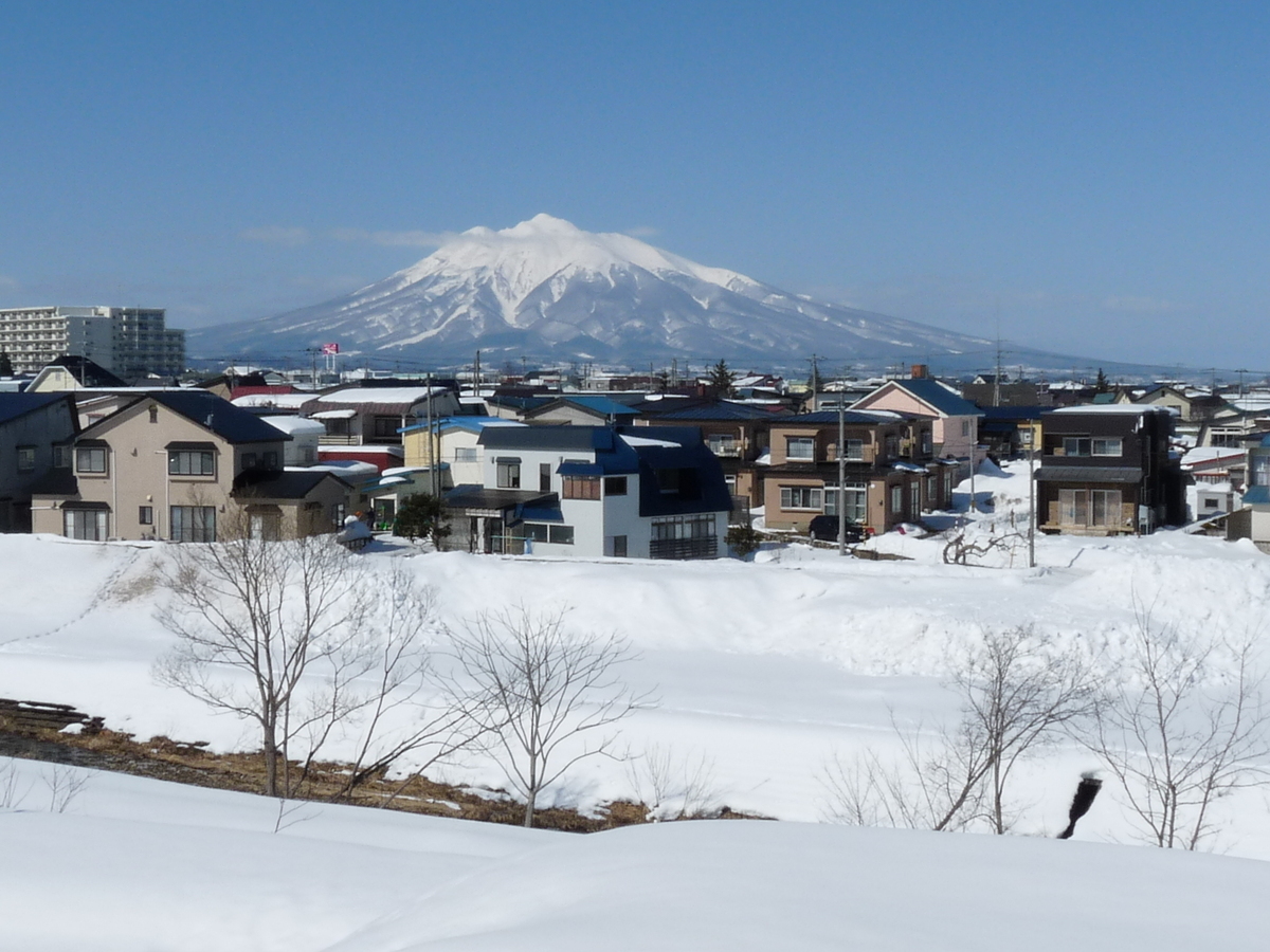 千年小学校から見る岩木山
