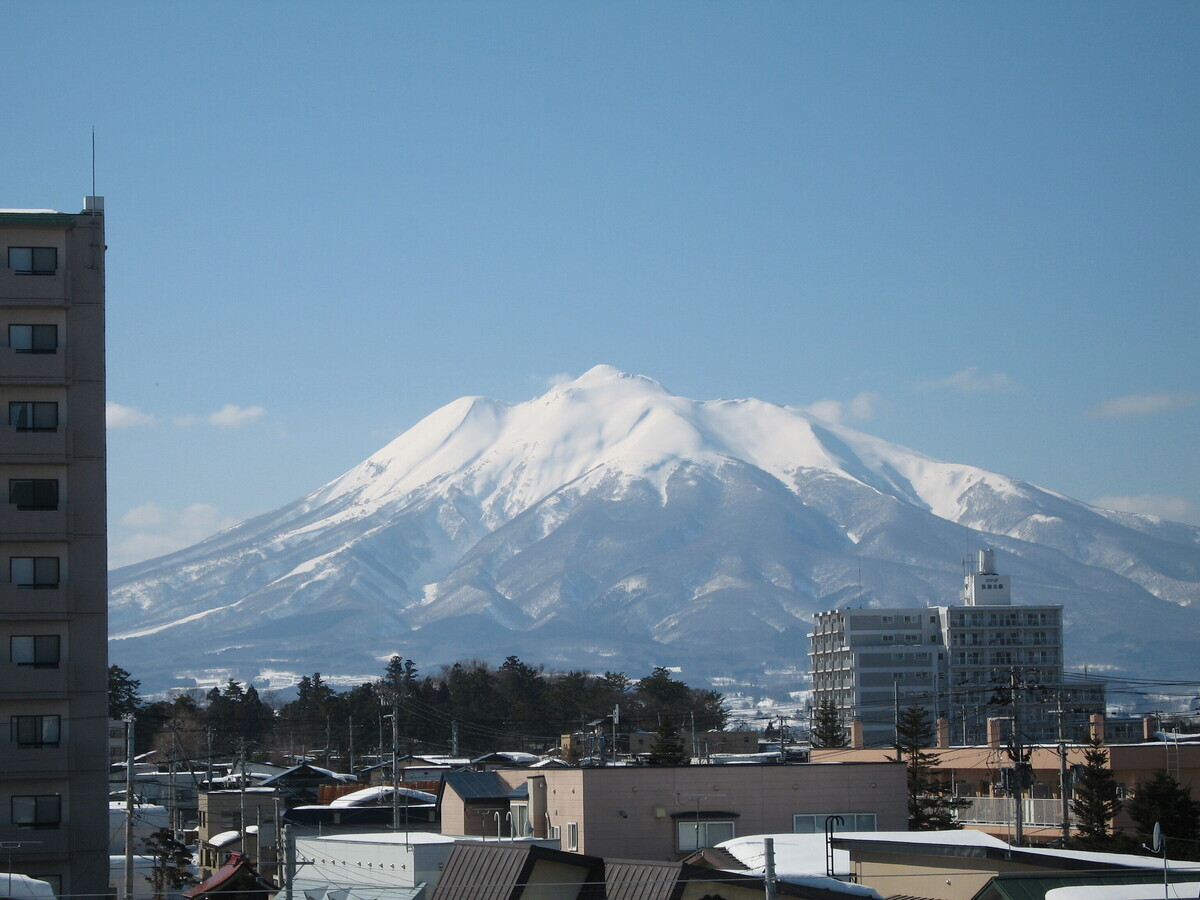 第一中学校から見た岩木山