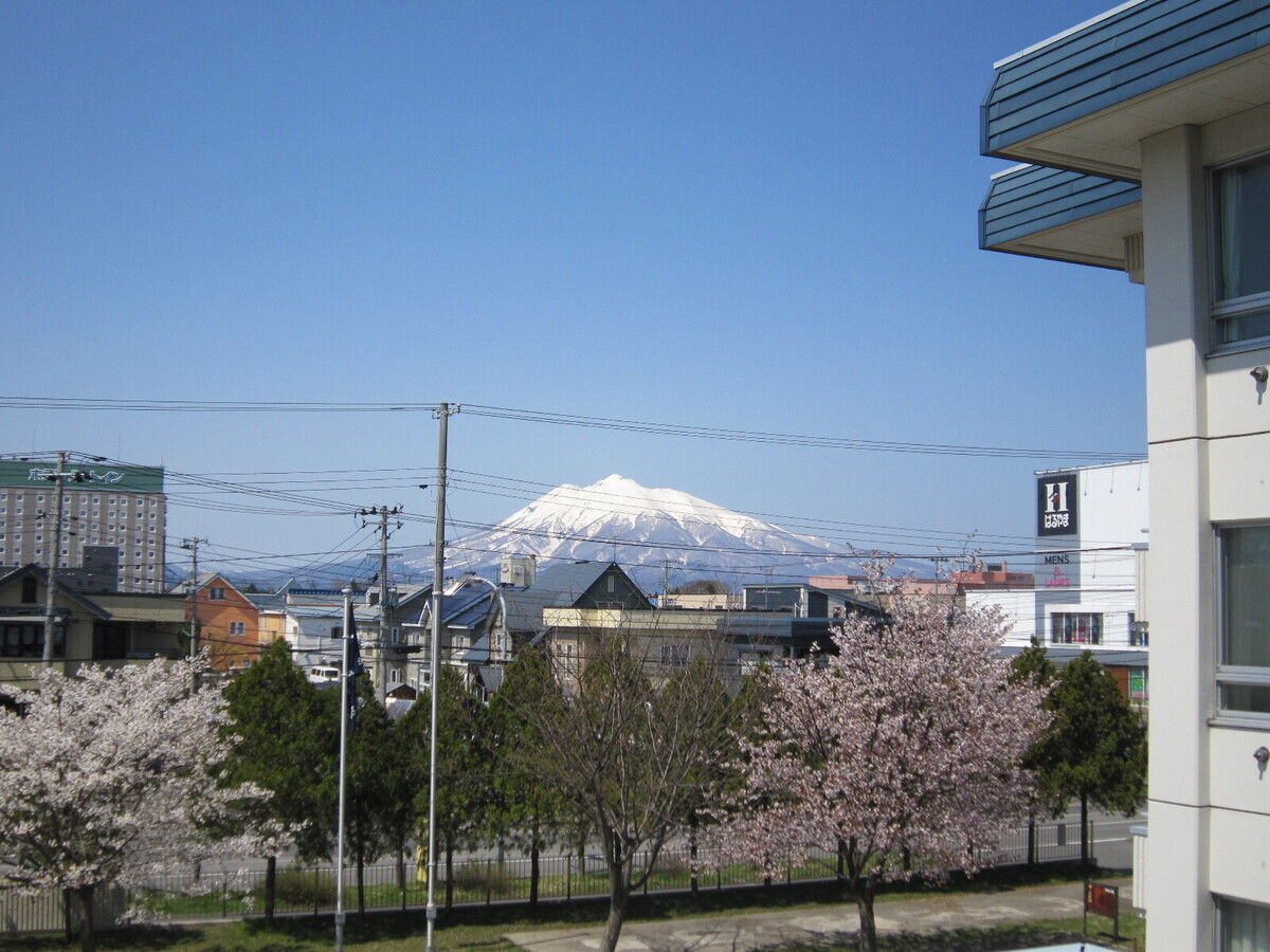 東中学校から見る岩木山