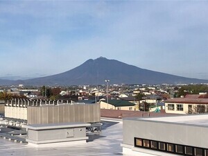 石川小・中から見る岩木山