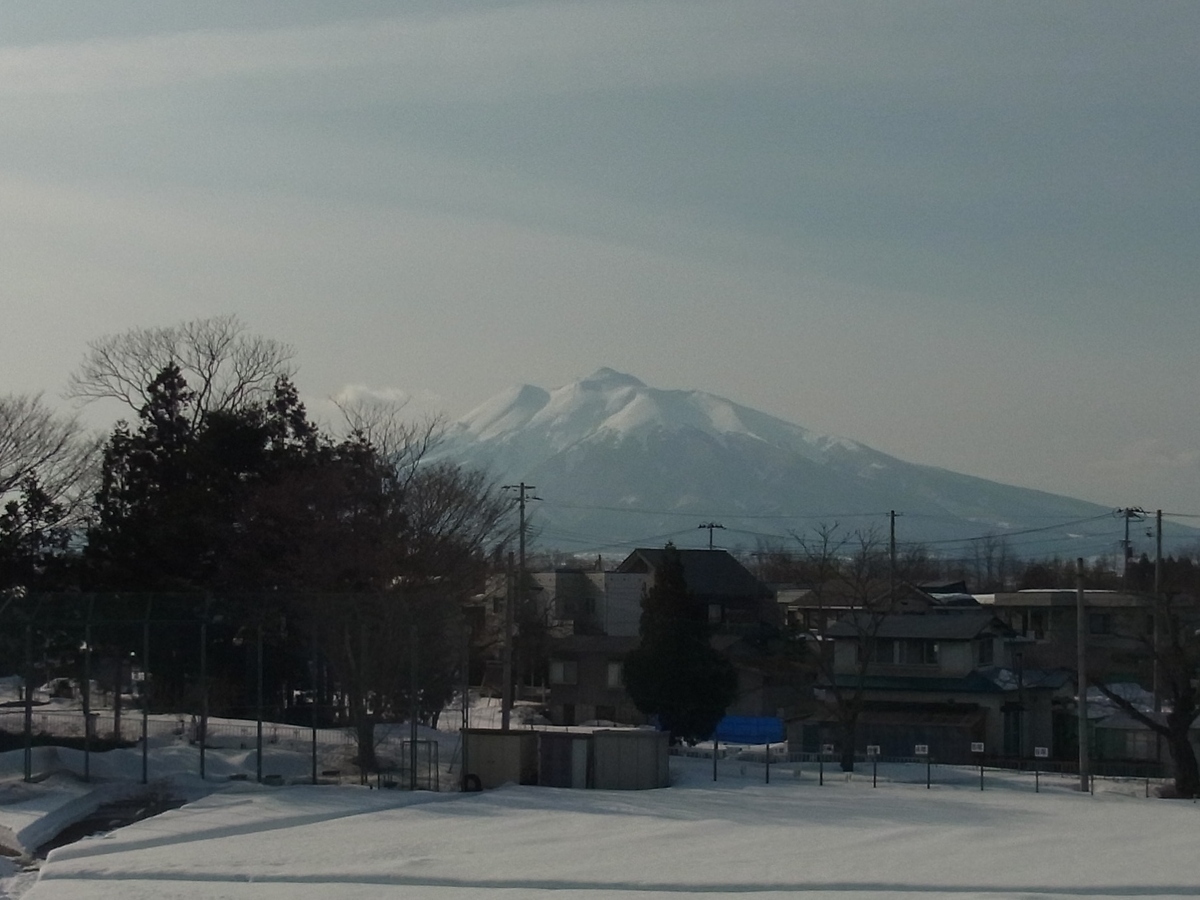 城西小学校から見る岩木山
