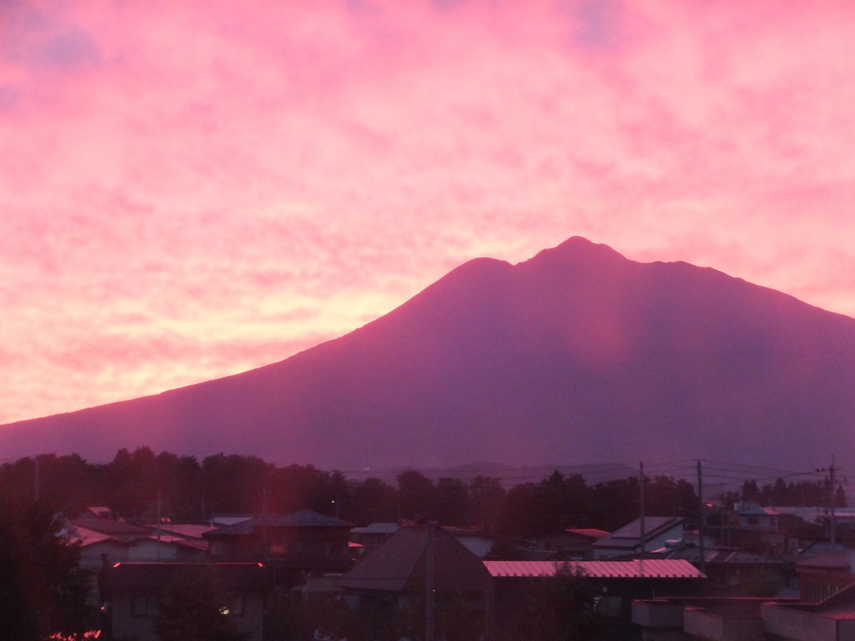 北小学校から見る岩木山