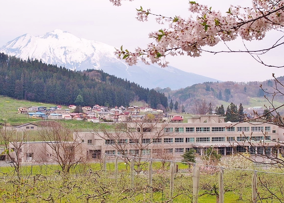 相馬中学校から見る岩木山